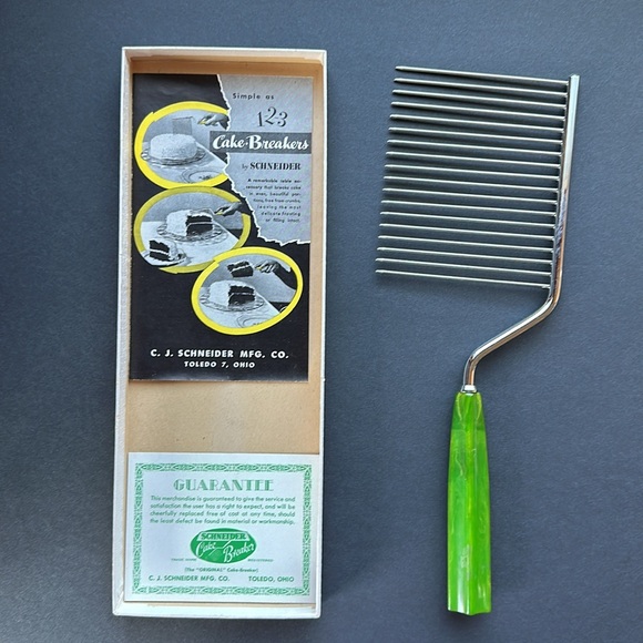 VTG Bakelite Cake Breaker w Green Marble Swirl Handle EUC - Picture 1 of 11